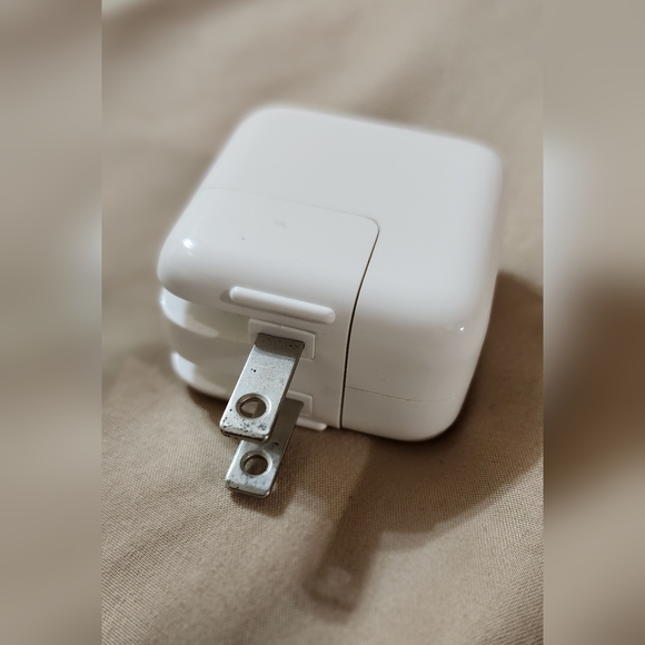 Apple iPad - Space Gray 6th Generation - Picture 8 of 10